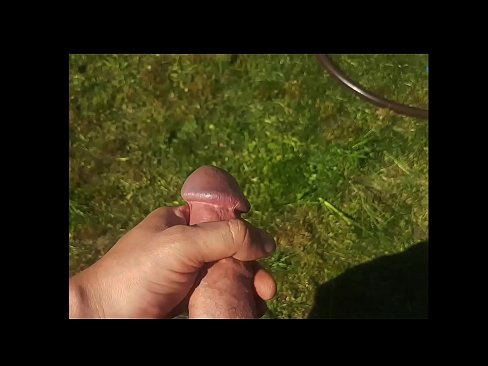 ❤️ Horúca kočka si nechá jebnúť ružovú kundičku a vystrieka sa so squirtom v letnej záhrade ❤ Porno vk na nás