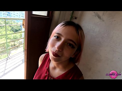 ❤️ Študentka zmyselne fajčí cudzinca vo vnútrozemí - strieka mu na tvár ❤ Porno vk na nás